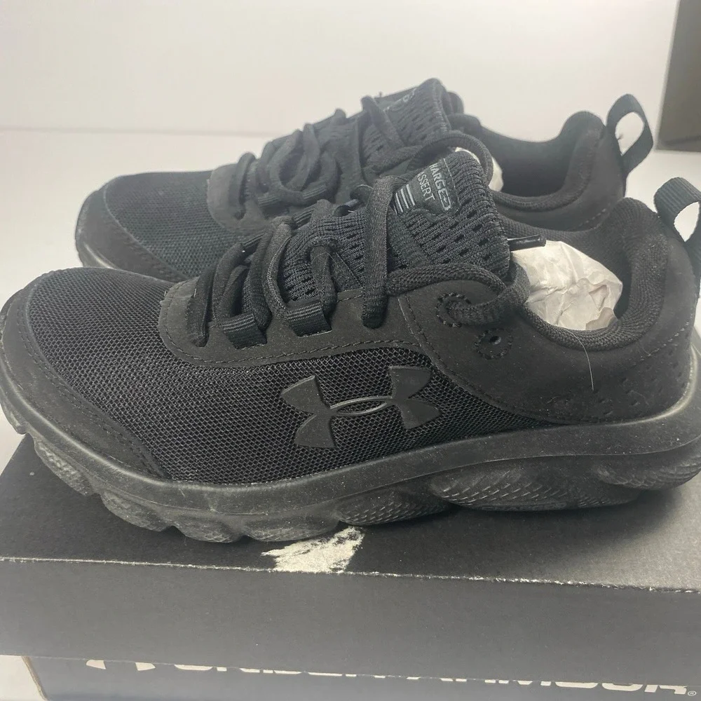 Under Armour UA WCharged Assert 8 Boys 5Y, Black